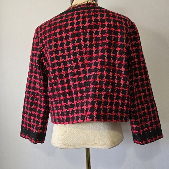 Karl Lagerfeld Cropped Tweed Pink and Black Open Front Jacket. Size Large - Picture 6 of 12